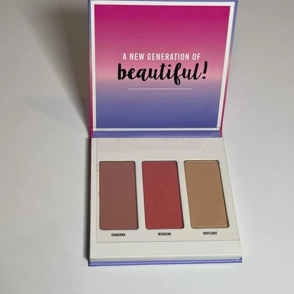 C'est Moi Aspiring‎ Cheek Palette Flattering Beauty Makeup Blush Selfcare Italy